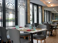 Oakwood Hotel & Residence Bangkok Các khách sạn gần Bến tàu Si Phraya