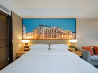 维也纳国际酒店(昆明世博园虹桥地铁站店) - 标准大床房
