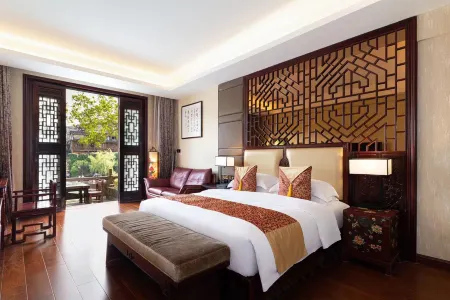 Phoenix City Boutique Hotel Отели рядом с достопримечательностью «Fenghuang Yang's Ancestral Hall»