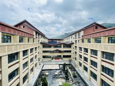 GUANGYUESHANG Zequn Hotel Отели в г. Дунлань