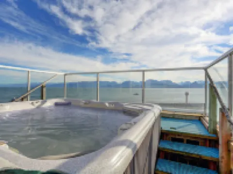 Land's End Resort Hotels in Homer