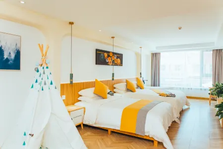 Jiuhua Mountain Yue Xuan homestay Отели в г. Цинъянь