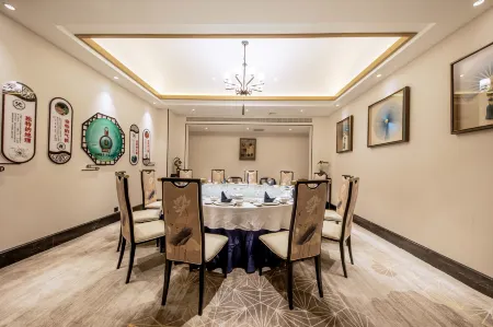 Aishang Dynasty Hotel (Shangqiu High-speed Railway Station Branch) Отели рядом с достопримечательностью «Shangqiu Institute of Technology»