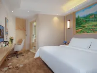Vienna Classic Hotel (Chongqing Bishan Aokang) Hotels near South Station