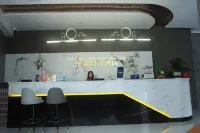 Xinglong Holiday Hotel (Liling Liquan Road Railway Station)