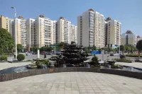 Four Seasons Hotel (Baise Dream Island Shopping Plaza) - parking