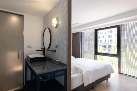 RIVER INN STATION Отели рядом с достопримечательностью «Qijin Windmill Park»