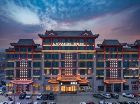 Lavande Hotel (Yuncheng Songjiang Martial Arts School) Отели в г. Юнчэн