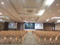 Green Hotel and Resort