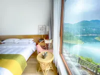 Residents of Phoenix Bamboo Mountain Township - Infinity Pools