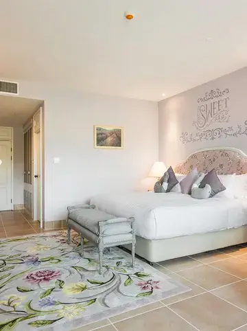 รูปภาพของยู เขาใหญ่