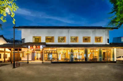 Shaoxing Haitang Wenyuan Hotel (Lu Xun's Hometown) Отели рядом с достопримечательностью «Чжоу Эньлай Цзянь»