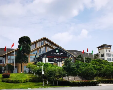 West Hot Spring Resort Hotel di Provinsi Beichuan