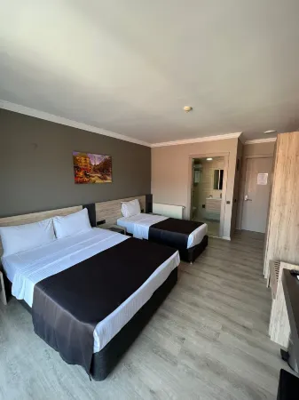 Grand Faik Hotel Отели рядом с достопримечательностью «Waterfont Cesme»