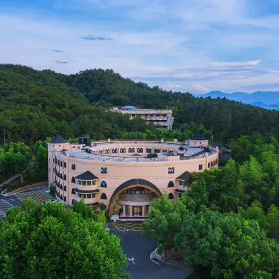 安吉中南度假·獅王酒店 鄰近中南百草原-長頸鹿館的酒店