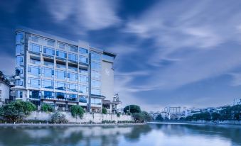 Global Village Elegant Lijiang Hotel (Guilin Two Rivers and Four Lakes Xiangbishan Branch)