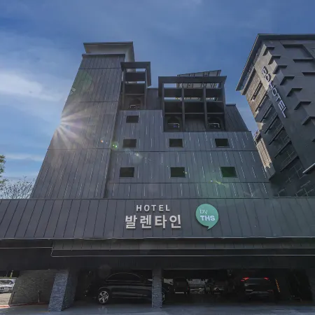 Valentine Hotel Wolgot Отели рядом с достопримечательностью «Порт Сораэ»