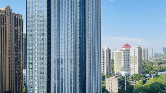 Quzhu Hotel (East Lake Branch of Wuhan University at street entrance)