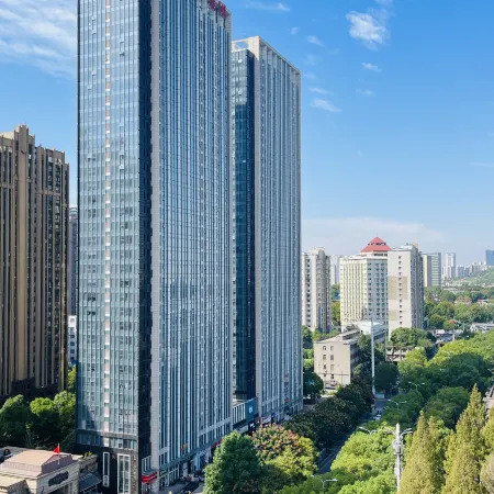 Quzhu Hotel (East Lake Branch of Wuhan University at street entrance)