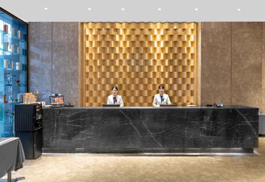 Yue the Peninsula Hotel