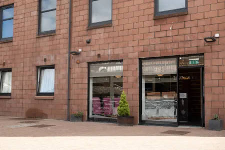 Mondo Hotel Отели в г. Камберналд