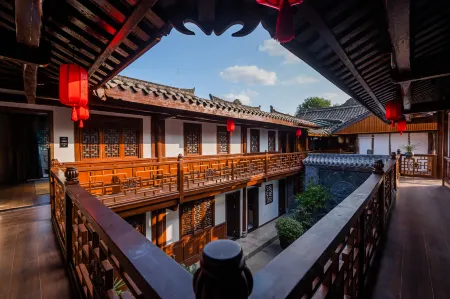 Langzhong Yinhe Silk Garden Home stay Отели рядом со станцией Langzhong Railway Station