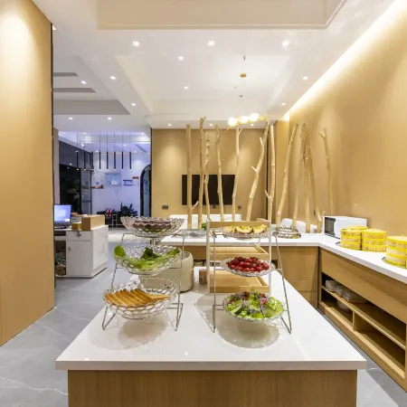 Xianting Xiaozhu Hotel (Leshan High speed Railway Station Shihao Square Branch)