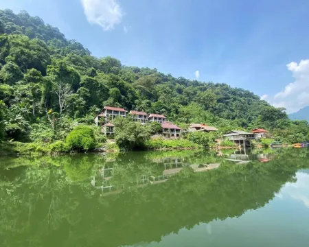 Ba Be Lakeside Bungalow Hotels in Nam Mau