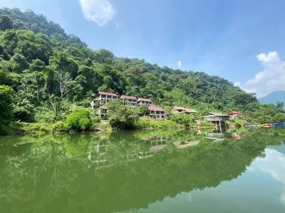 巴別湖邊木屋