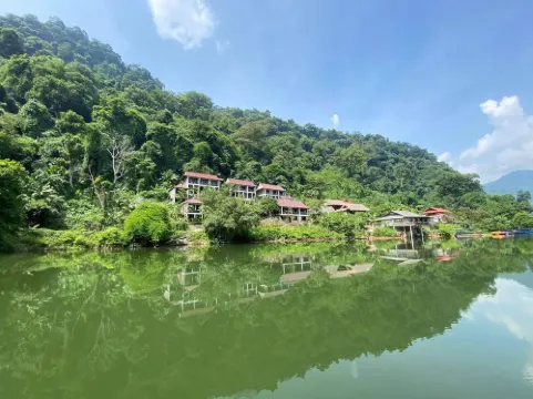 Ba Be Lakeside Bungalow Hotels in Ba Be District