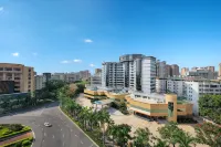 梅州金葉戴斯温德姆酒店 鄰近動美力健身體育用品系列（泰鴻安全文明小區店）的酒店