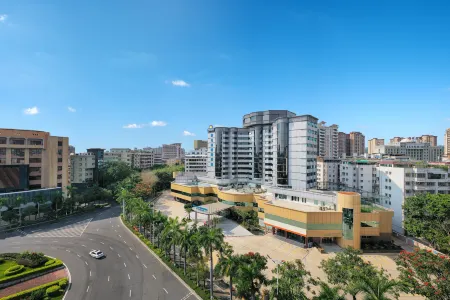 Days Hotel by Wyndham Meizhou Jinye Отели рядом с достопримечательностью «Dongshan Academy»