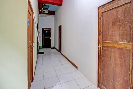 Mozza Guest House Отели в г. Клатен