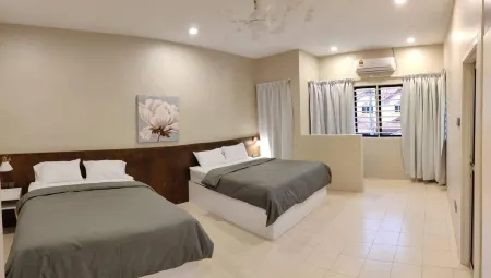 T House Nearby Kuantan East Coast Shopping Mall Отели рядом с достопримечательностью «Teluk Cempedak»