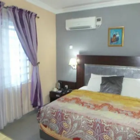 CrownEdge Hotels