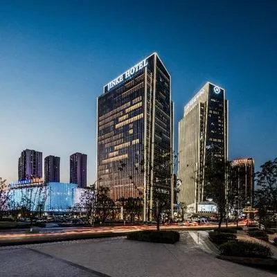 朵亞Max·HOTEL（廣州金融城科韻路地鐵站店） 鄰近科韻路站的酒店
