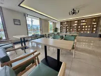 โรงแรม ฮอลิเดย์ - พร้อมอาหารเช้า