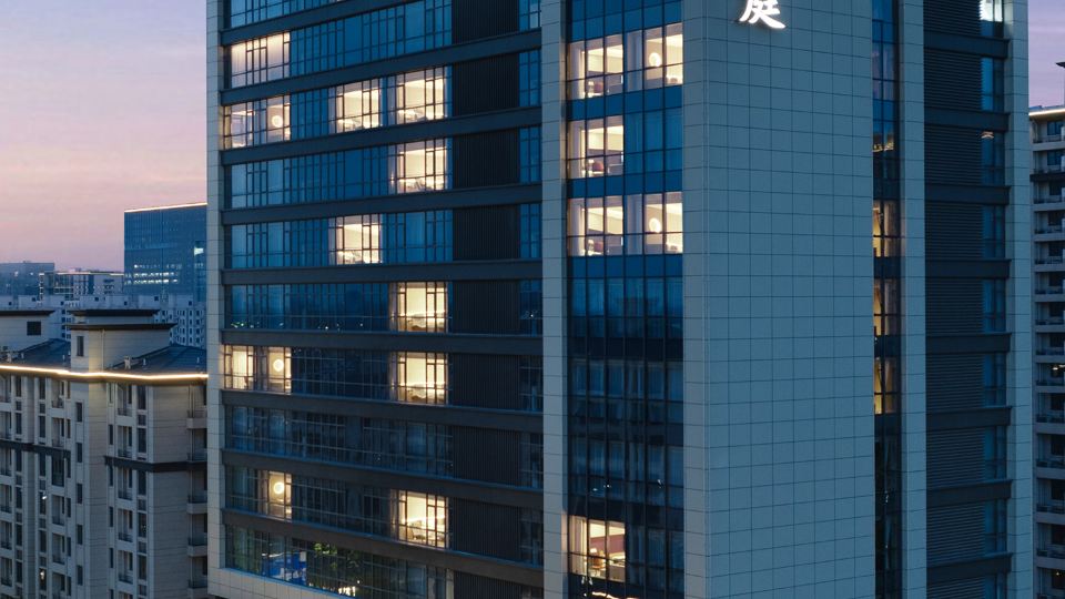 Tongxiang Jinyue Maison New Century Hotel