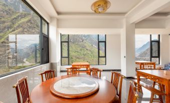 Tiger Leaping Gorge Lixia Mountain Residence Cliff Homestay