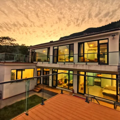 Stone Courtyard Homestay 구여산 폭포 풍경구 주변 호텔