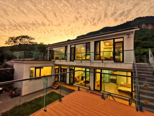 Stone Courtyard Homestay Hotels in Jinan