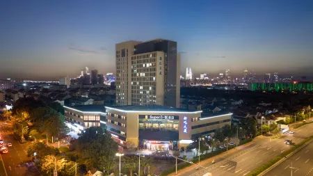 Super8·Yue Hotel (Suzhou Banjing Metro Station Xinyi Building Store) Отели рядом с достопримечательностью «Soochow University(Yangchenghu Campus)»