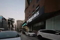 Chonpines Hotel (Wuhan Hankou Railway Station Subway Station Branch) Hotels near Zhongbai Warehouse (Jinyinhu Shopping Plaza)