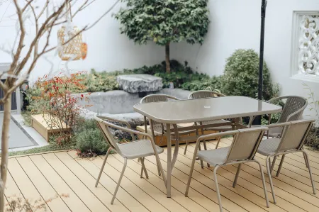 Huajiantang Homestay (Lancheng Taohuayuan Exhibition Hall) Отели рядом с достопримечательностью «Blue City Peach Blossom Source»