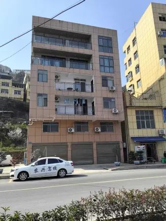 Garden Homestay Riverside Отели в г. Бадун