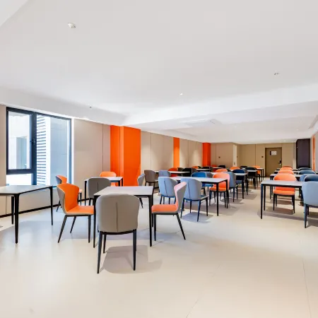 Donglin Lishe Hotel (Baotou Railway Station Science and Technology University Branch)