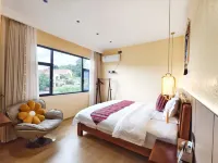 Mile Renjia Courtyard