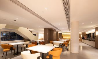 Bairan Private Hot Spring Smart Cinema Design Hotel (Xingyi Jushan Square Huijin Center)