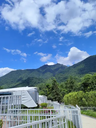 Quemingchun Capsule Homestay Отели в г. Чжаопин