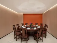 Rezen Chaokong Hotel (Guilin Elephant Trunk Hill Scenic Area Two Rivers and Four Lakes) Hotels near Xiufeng